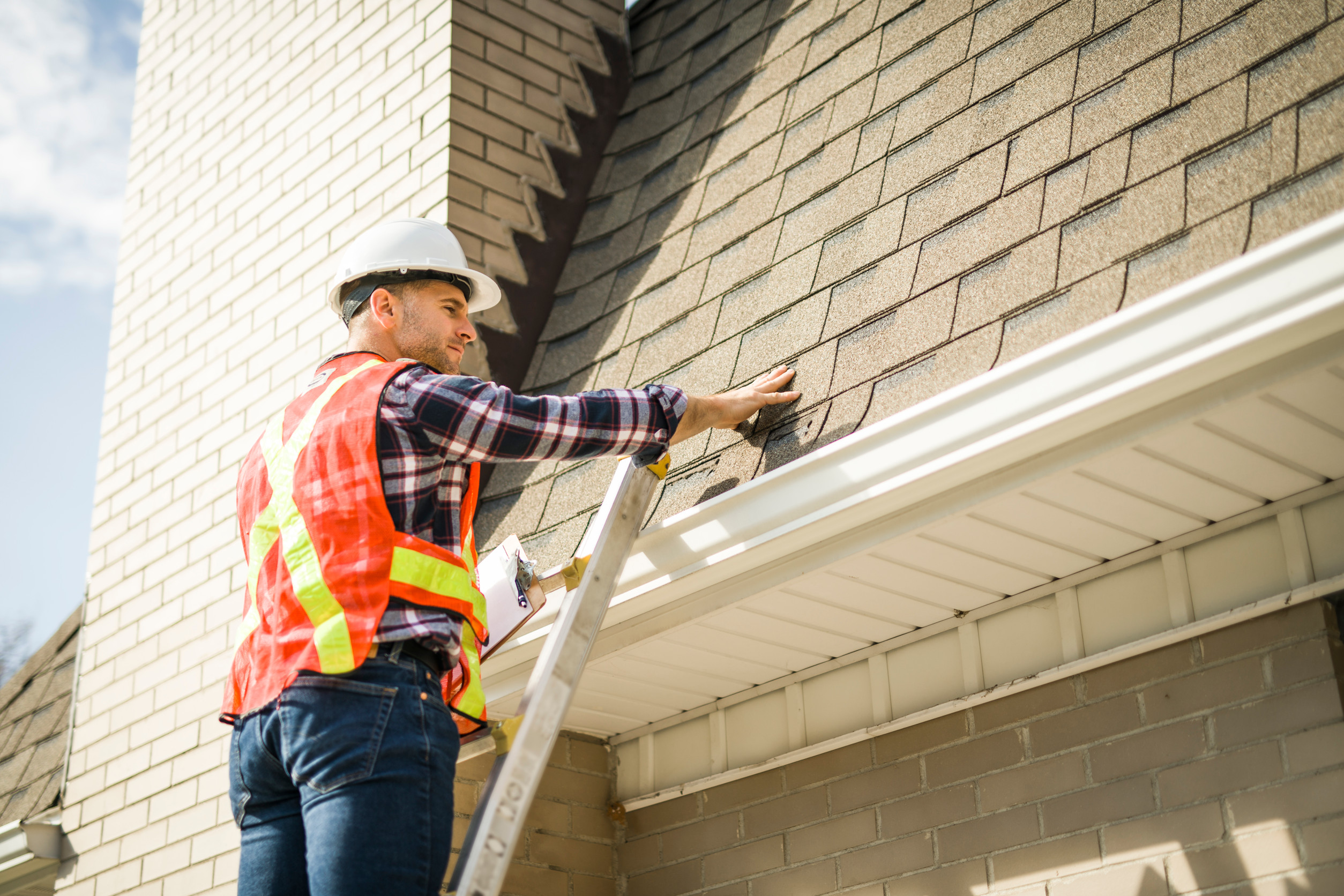 Professional roofer in Lafayette, Indiana